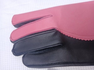 ถุงมือหนังวัวสำหรับนักล่าเหยื่อแบบโมเดิร์น ปักลายนกฮูก สีชมพู แบบสองชั้น ขนาด 35 ซม. (13 นิ้ว) น้ำหนักเบา เหมาะสำหรับการล่าสัตว์ปีก - Product Image 3