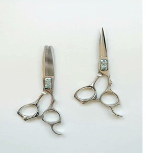 Ensemble de ciseaux de barbier en acier inoxydable, cape de coiffure, accessoires de salon, kit professionnel de ciseaux de barbier pour salon - Product Image 4