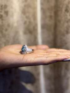 Anillo de Lujo con Flor de Trébol y Moissanita Azul para Mujer, Anillo de Destaque con Halo Brillante, Elegante Regalo de Aniversario, Diseño de Joyería - Product Image 4