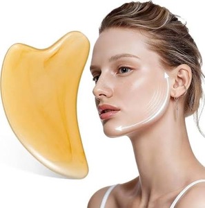 Masseur facial ovale en corne de buffle écologique ILAHI, planche Gua Sha finition polie, art populaire Uttar Pradesh, lifting et raclage du visage - Product Image 6