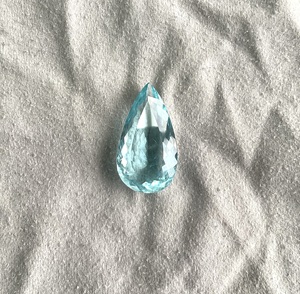 Piedra de Aguamarina Azul Natural de 33.73 Quilates con Corte en Pera para la Elaboración de Joyería Fina - Product Image 6
