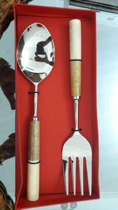 ชุดมีดส้อมโลหะพร้อมที่จับไม้และเรซิน2ชิ้น - Product Image 1