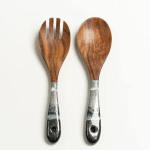 Cuillère en bois avec résine époxy |   Cuillère de cuisine et de service en bois artisanale - Product Image 2