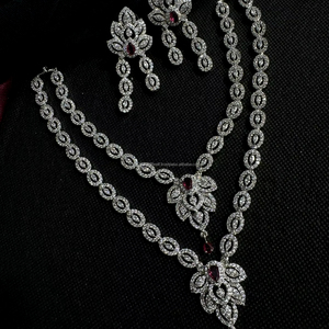 Ensemble de bijoux de mariée en diamant américain classique Collier et boucles d'oreilles en deux pièces pour mariage Style classique à la mode - Product Image 1