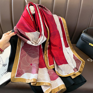 Écharpe décontractée en satin de soie 68x68cm 12mm à imprimé cheval, prête à l'emploi, pour femme, haute qualité, couleurs personnalisables, service OEM, respirante - Product Image 5