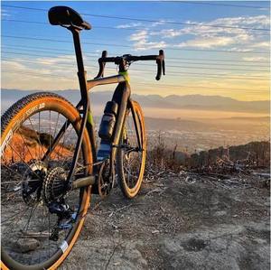 Bicicleta Eléctrica de Montaña de Carbono de 29 Pulgadas con Suspensión Completa, Motor Central, Estilo Desert Falcon Evo - Product Image 6