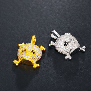 Pendentif Crâne Iced Out Plaqué Or et Argent avec Strass, Style Punk, Bijou Thème, Cadeau Unisexe - Product Image 1
