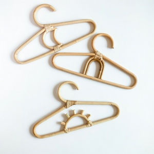 Adorables cintres pour enfants, combo à prix avantageux, cintres en rotin naturel de différentes formes, fournitures pour magasins de détail - Product Image 1