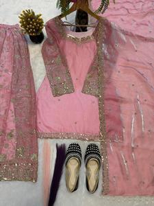 Elegante Conjunto Tradicional de Garara de Seda Rosa Brillante con Bordado Pesado de Zari, Estilo Pakistaní, Diseño de Diseñador, para Bodas y Fiestas, Salwar Kameez - Product Image 4