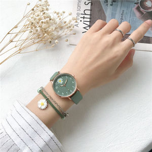 Reloj de Cuarzo Redondo para Mujer 9856 con Bonito Dije de Margarita y 1 Pulsera, el Mejor Regalo para Ella - Product Image 6