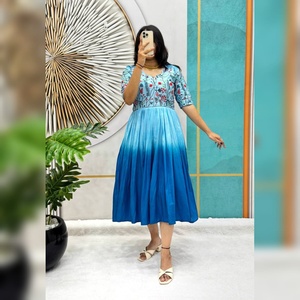 Nouveau lancement pour l'été porter la plus tendance Full Stitched Pure Mul Mul Cotton Dual Color Frock Gown touch glamour élégance - Product Image 1