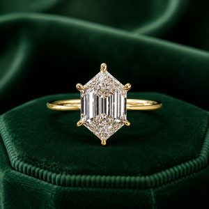 Bague de fiançailles solitaire de luxe en diamant taille hexagonale, or jaune 14 carats, bague de promesse classique pour mariée, joaillerie fine - Product Image 1
