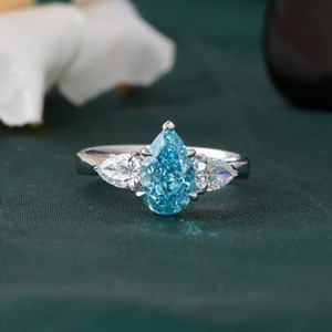 Anillo de Diamante Azul en Forma de Pera Cultivado en Laboratorio con Diamantes Laterales en Corte Pera en Oro Blanco, Anillo de Compromiso y Boda de Lujo para Mujer - Product Image 1