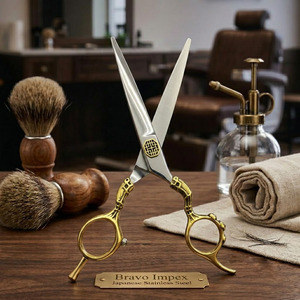 Tijeras de Barbero Profesionales de Acero Inoxidable con Hoja Curva para Diestros, Ideales para un Corte de Pelo con Secciones Perfectas - Product Image 1