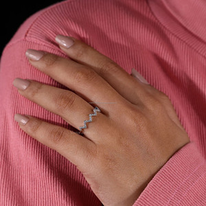 Anillo de Compromiso Minimalista con Diamante CVD Cultivado en Laboratorio, Banda de Aniversario Zig Zag, Media Eternidad, Oro Sólido de 14K, IGI - Product Image 4