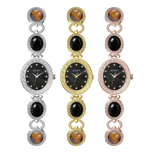Montre-bracelet de luxe pour femmes, avec logo personnalisé Z555, sertie de diamants, bijoux de luxe pour femmes. - Product Image 3