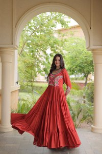 Vestido de Fiesta Indio Especial para Navratri, Diseño Exclusivo de Primera Calidad, Alta Demanda en Exportación - Product Image 3