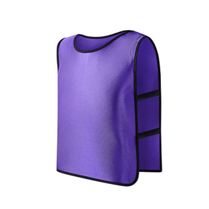 Maillots d'entraînement de football réversibles en mesh pour jeunes et adultes, personnalisables pour équipes sportives - Product Image 4