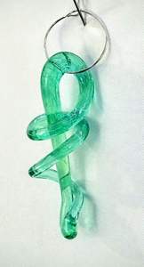 Collar con Colgante de Resina Teñida a Mano TCE, Joyería de Inspiración Natural, Regalo Minimalista de Moda para Mujer, Hecho por Artesanos - Product Image 5