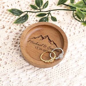 Plateau à bagues rectangulaire en bois personnalisé et écologique, motif montagne gravé, multifonctionnel pour rangement de bijoux de mariage et salle de bain - Product Image 1