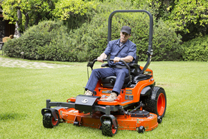 Tondeuse autoportée Kubota haute performance à moteur diesel, qualité commerciale, robuste, pour jardinage intensif - Product Image 5