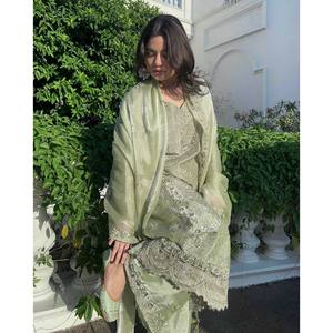 Ensemble de vêtements de fête pour femmes de créateur avec broderie de paillettes - Product Image 4