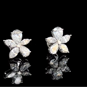 Pendientes de Diamantes Cultivados en Laboratorio con Certificación SGL de 2.00 CTW, Forma de Pera y Marquesa, Joyería Fina - Product Image 2