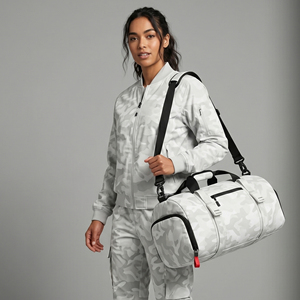 Sac de sport camouflage pour femme avec sangle réglable 30-40L, fermeture éclair, en polyester, pour entraînement et voyage - Product Image 1
