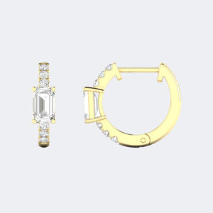 Boucles d'oreilles créoles solitaires Huggie avec émeraude ronde de 0,70 carat, sertie pavé et à griffes - Product Image 2