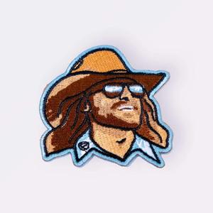 Les patchs brodés sur mesure sont conçus pour offrir l'aspect haut de gamme de la broderie directe avec des motifs. - Product Image 1