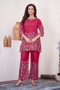 Conjunto de Top y Pantalón Bordado Kantha de Algodón Puro para Mujer |   Conjunto de Diseñador Estampado |   Proveedor de Ropa al por Mayor - Product Image 1