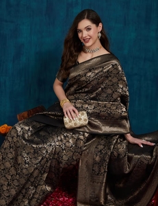Sari Tradicional Kanjivaram de Seda KV con Borde Tejido con Zari Dorado para Fiestas Otoñales - Product Image 1