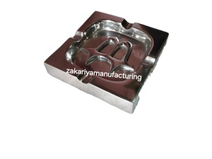 Cendrier carré de luxe en aluminium avec logo personnalisé, finition chromée brillante, cendrier professionnel pour bar et hôtel - Product Image 2