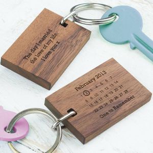 Décapsuleur porte-clés personnalisé en bois gravé au laser en forme de cœur – Cadeau personnalisé avec nom pour mariage, anniversaire, Noël - Product Image 5
