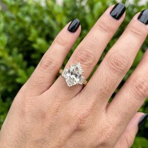 Bague Art Déco en or jaune 14 carats avec trois diamants taille marquise néerlandaise de 5,01 carats, certifiée IGI, pour cadeau de fiançailles pour petite amie - Product Image 2