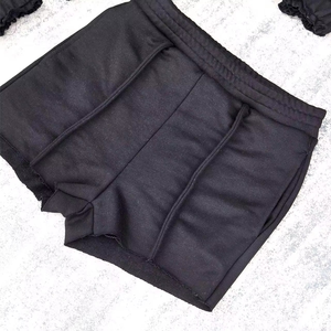 Conjunto de Sudadera Corta con Cremallera Completa y Bolsillos Tipo Canguro de Forro Polar 100% Algodón para Mujer y Pantalones Cortos de Cintura Baja con Efecto Desgastado - ¡Oferta Más Vendida! - Product Image 4