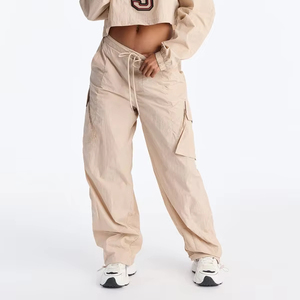 Ensemble de pantalons cargo en nylon beige personnalisés pour femmes, légers, style streetwear, jambes larges, avec cordon de serrage, pantalons utilitaires, fournisseur OEM, pantalons pour hommes - Product Image 1