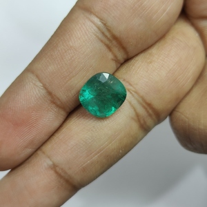 Esmeralda Verde de 5.34 Quilates, Corte Cojín, de Zambia - Product Image 1