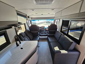 รถบ้าน Coachmen Euro 25EU คุณภาพสูง รถใหม่มาถึงแล้ว สภาพดี สะอาด พร้อมขาย - Product Image 3