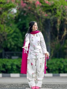 Custom <b>Women</b> White Floral Printed V-Neck Loose Fit Quick Dry <b>Kurta</b> Tie Sleeve Cuff Contrast Chiffon Dupatta All Seasons Suit - Product Image 1