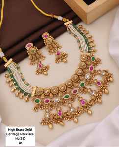 Hermoso y Moderno Conjunto de Joyería India con Collar y Aretes, Collar Chapado en Oro, Diseño de Joyería del Sur de la India - Product Image 6