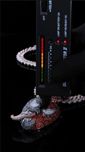 Pendentif masque de héros araignée en moissanite, bijoux hip-hop glacés, style super-héros, pendentif chaîne statement rouge et noir - Product Image 5