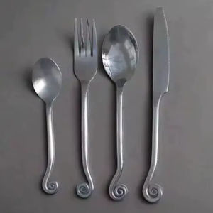 Juego de Cubiertos de Acero Inoxidable con Aspecto Antiguo, Juego de Cubiertos Metálicos con Acabado Espejo, Duradero y Moderno, Cinco Piezas, Cuchara y Tenedor, 5 Piezas - Product Image 1