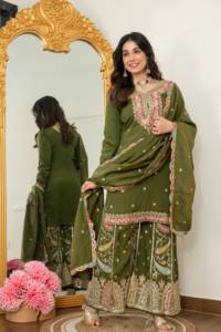 Top Nc Vichitra con bordado de diseñador y trabajo de múltiples hilos en secuencia, con pantalón Sharara y dupatta, completamente cosido y listo para usar. - Product Image 4