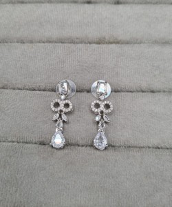 Parure de collier double cercle de créateur avec diamants américains, pierres rectangulaires, pendentifs feuille marquise et boucles d'oreilles assorties pour les soirées - Product Image 3