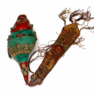Ornement Cérémoniel de Style Tibétain Incrusté de Turquoise et de Corail avec Housse en Soie Brodée, Artisanat Népalais Fait Main - Product Image 5
