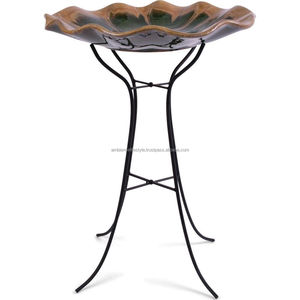 Baño decorativo para pájaros de metal para patio, recipiente de agua para jardín, de hierro, resistente al óxido, para exteriores, con diseño elegante y funcional. - Product Image 1