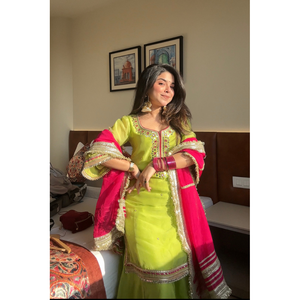 Ensemble Salwar Kameez en polyester de créateur - Tenue de soirée avec haut, bas et dupatta - Product Image 3