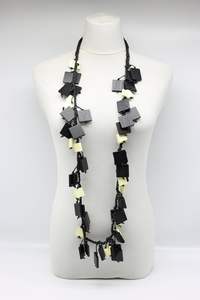 Collier artisanal unique en corne, fabriqué selon des techniques traditionnelles, idéal pour les marchés de la mode culturelle et des bijoux faits main - Product Image 5