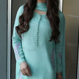 Robe de cérémonie pakistanaise de luxe pour femmes, brodée, prête à porter, 3 pièces, avec tissu de qualité supérieure - Product Image 4